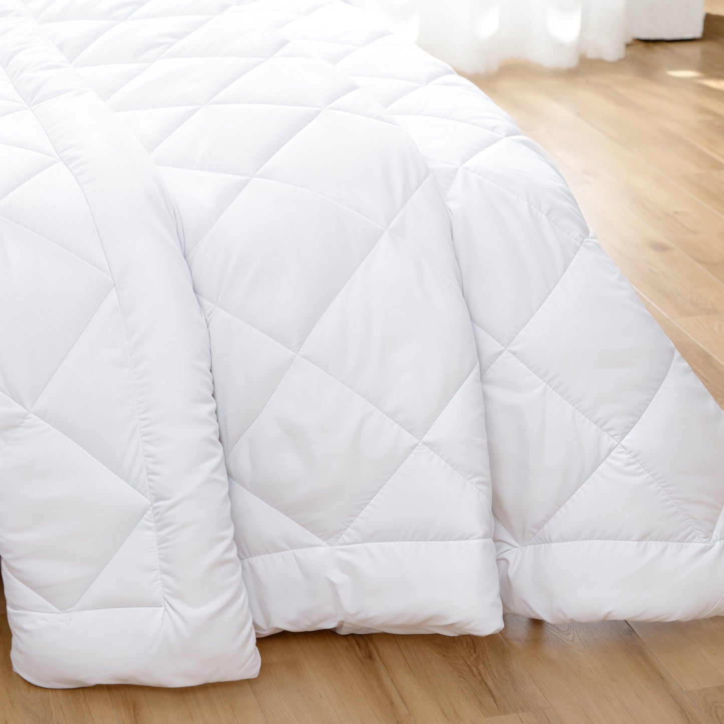 Microfiber/Bamboo Blend, Hypoallergenic & Antibacterial Quilt - King