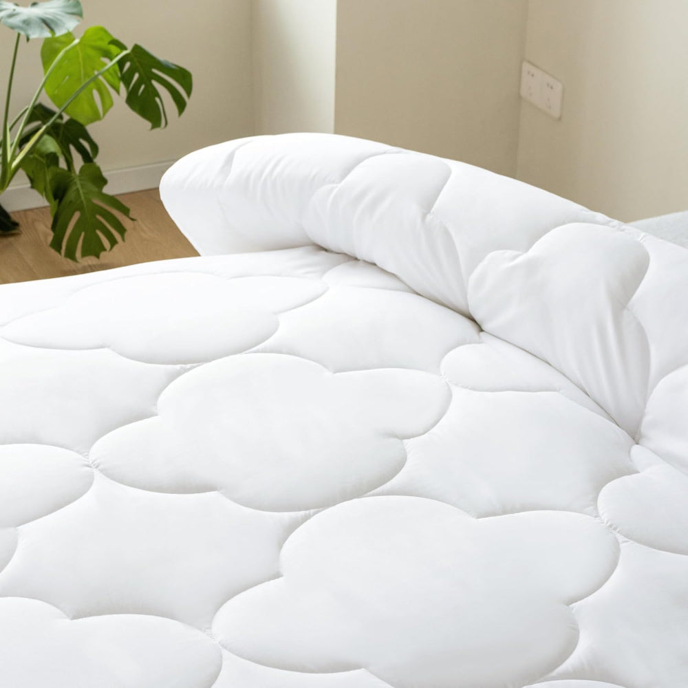 100% Premium Bamboo Microfiber Quilt - Queen Size - Dust Mite Allergy Solutions - hypoallergenic bamboo duvet, anti-allergy microfiber comforter, breathable bamboo blanket, moisture-wicking microfiber doona, eco-friendly bedding, antibacterial comforter, soft bamboo doona, durable microfiber blanket, machine washable duvet, comfortable sleep aid, allergy-friendly comforter, sustainable bamboo blanket, skin-friendly duvet